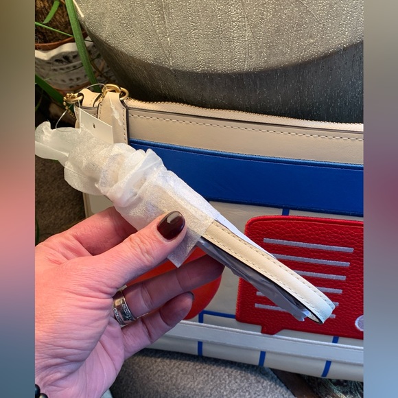 Authentic Coach 1941 Glovetanned leather X wesselmann turnlock zip Lg wristlet - Picture 12 of 15